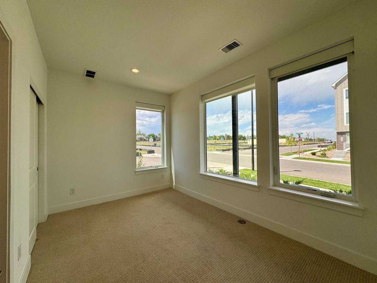 706 Saddle Dr - Photo 4 of 37