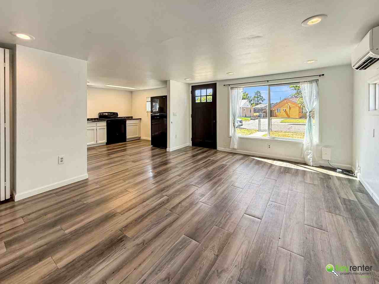 1110 Potter Ave - Photo 4 of 11
