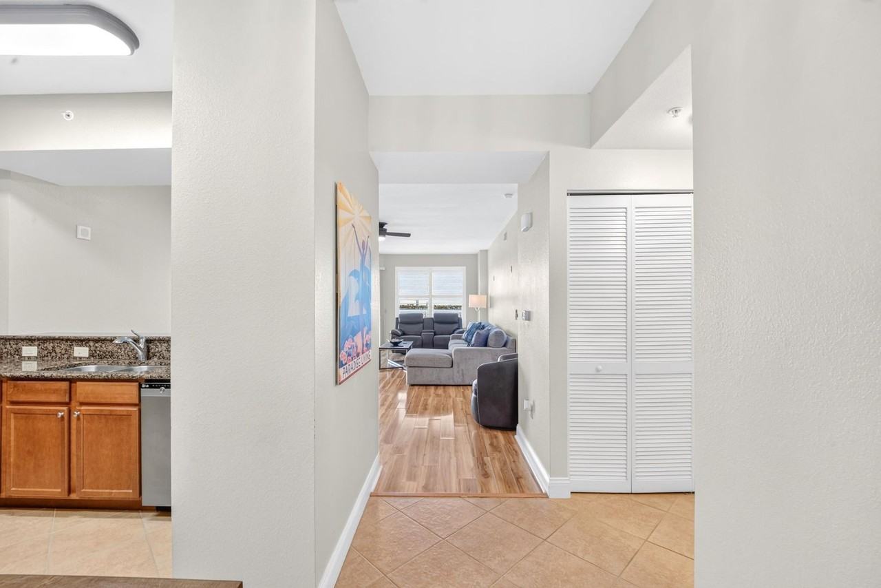 2801 S Ridgewood Ave #915 - Photo 2 of 50