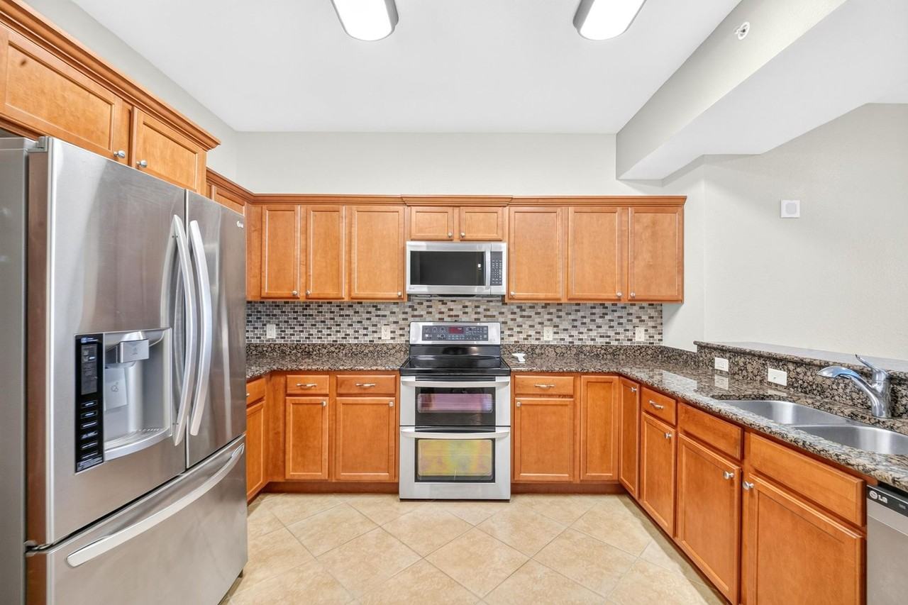 2801 S Ridgewood Ave #915 - Photo 3 of 50