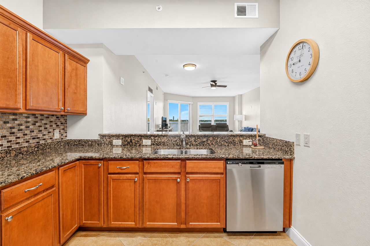 2801 S Ridgewood Ave #915 - Photo 4 of 50