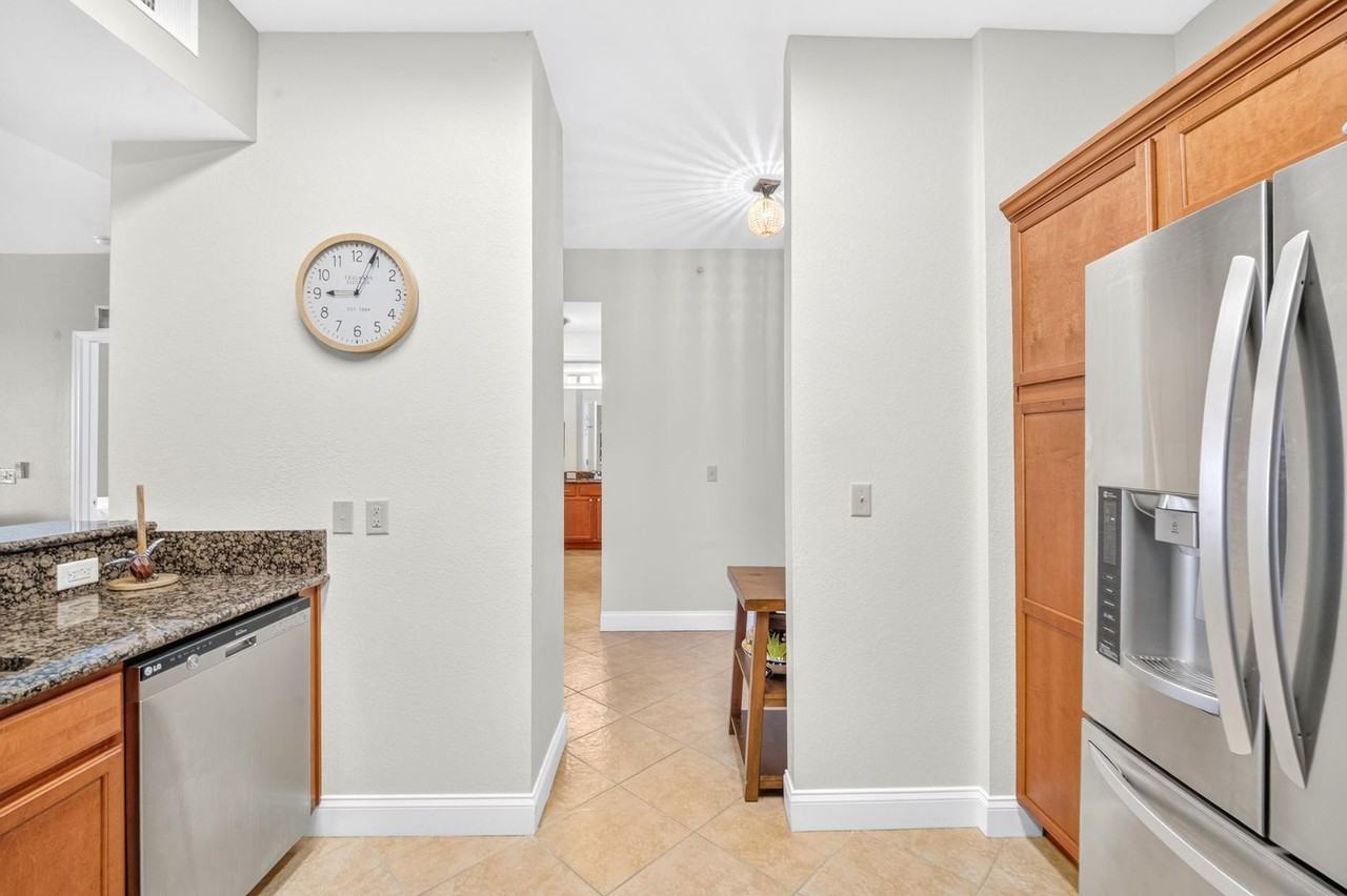 2801 S Ridgewood Ave #915 - Photo 6 of 50