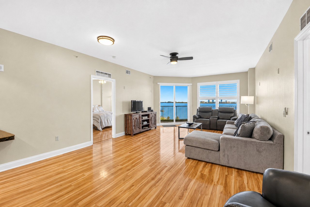 2801 S Ridgewood Ave #915 - Photo 7 of 50