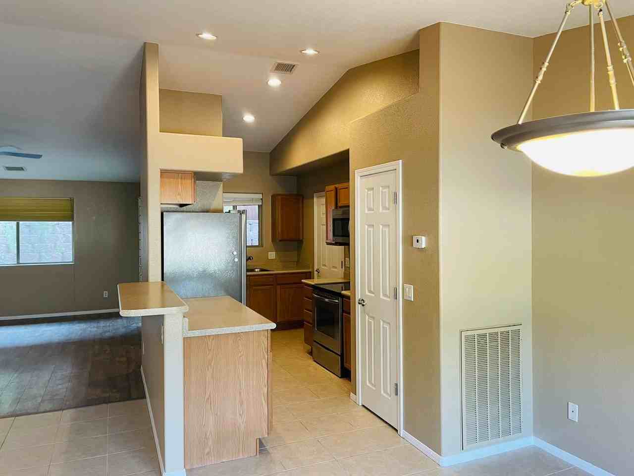 717 S 16th St - Photo 4 of 15