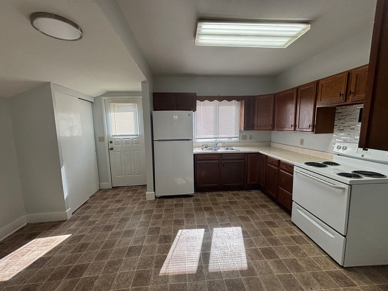 2216 Roanoke Rd - Photo 5 of 8