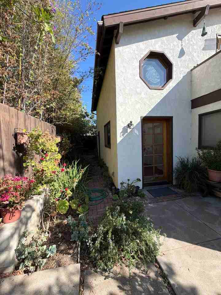 227 Jesmary Ln - Photo 4 of 26