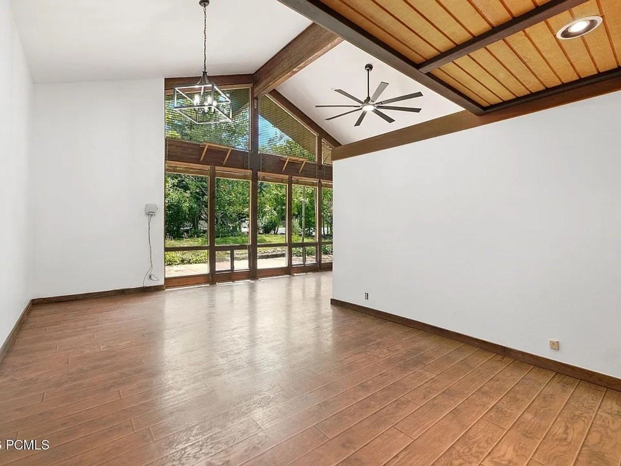 19 Payday Dr - Photo 4 of 32