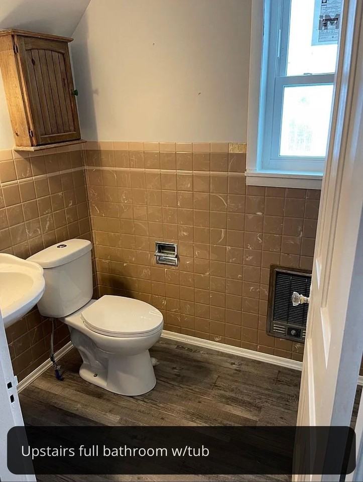 8213 S Walnut St - Photo 6 of 12