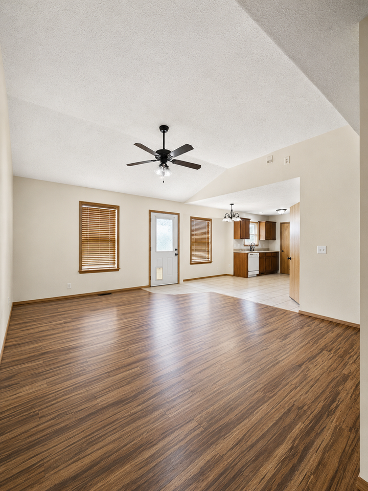 842 W Lorenza Dr - Photo 3 of 19