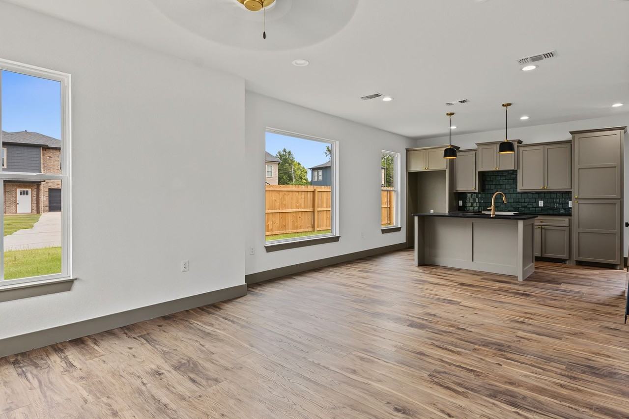 5812 Cooks Ln - Photo 3 of 25