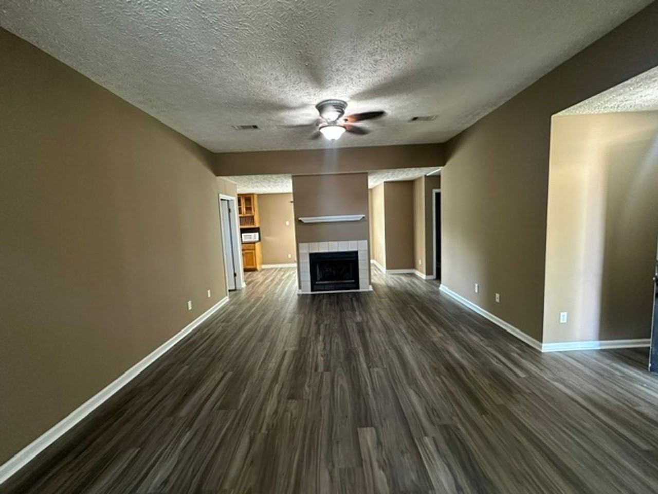 429 Oregon Ct - Photo 2 of 15