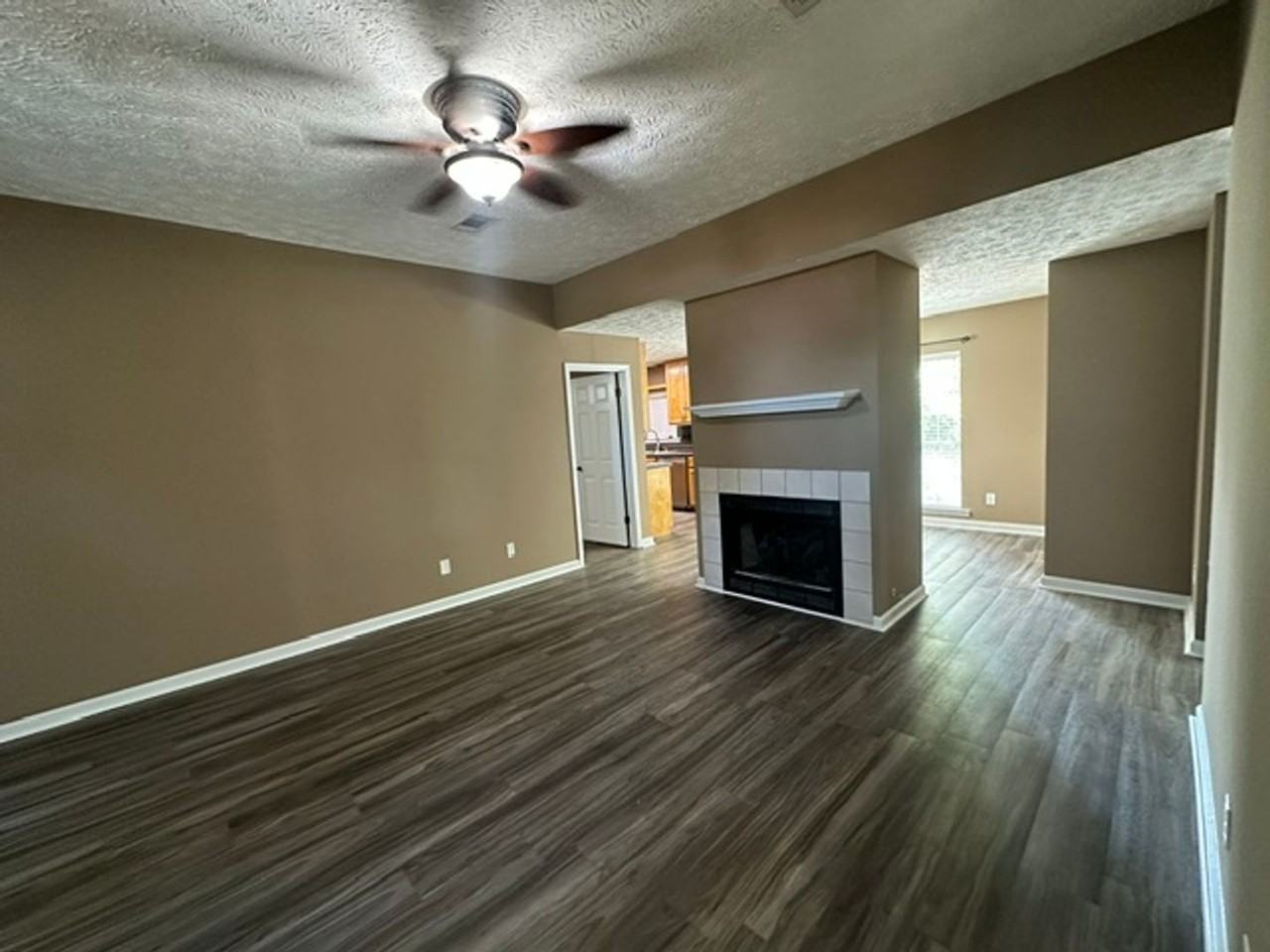 429 Oregon Ct - Photo 4 of 15