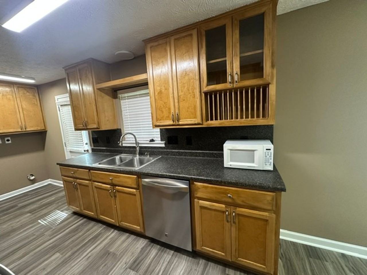 429 Oregon Ct - Photo 5 of 15
