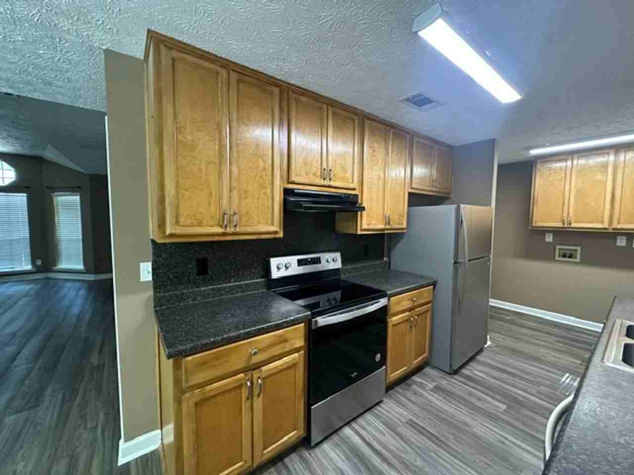 429 Oregon Ct - Photo 6 of 15
