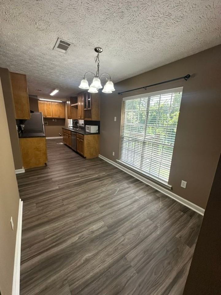 429 Oregon Ct - Photo 7 of 15