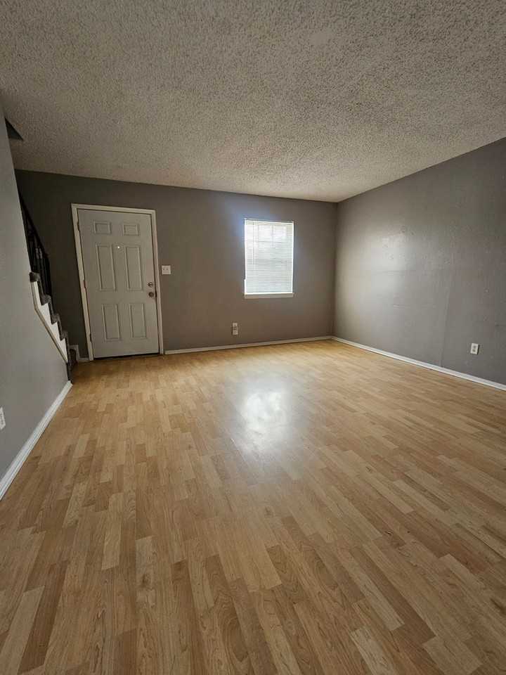 129 Crystal Bnd - Photo 2 of 20