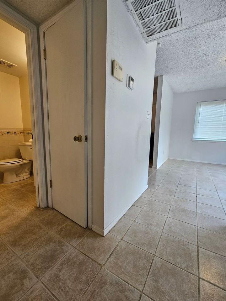 129 Crystal Bnd - Photo 4 of 20