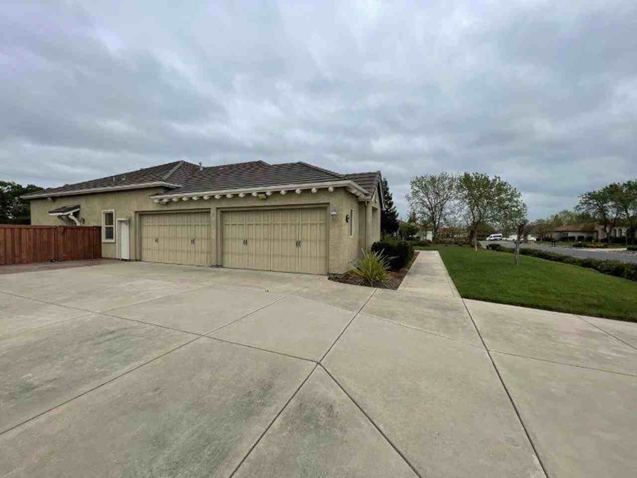 10019 Seattle Slew Ln - Photo 3 of 47
