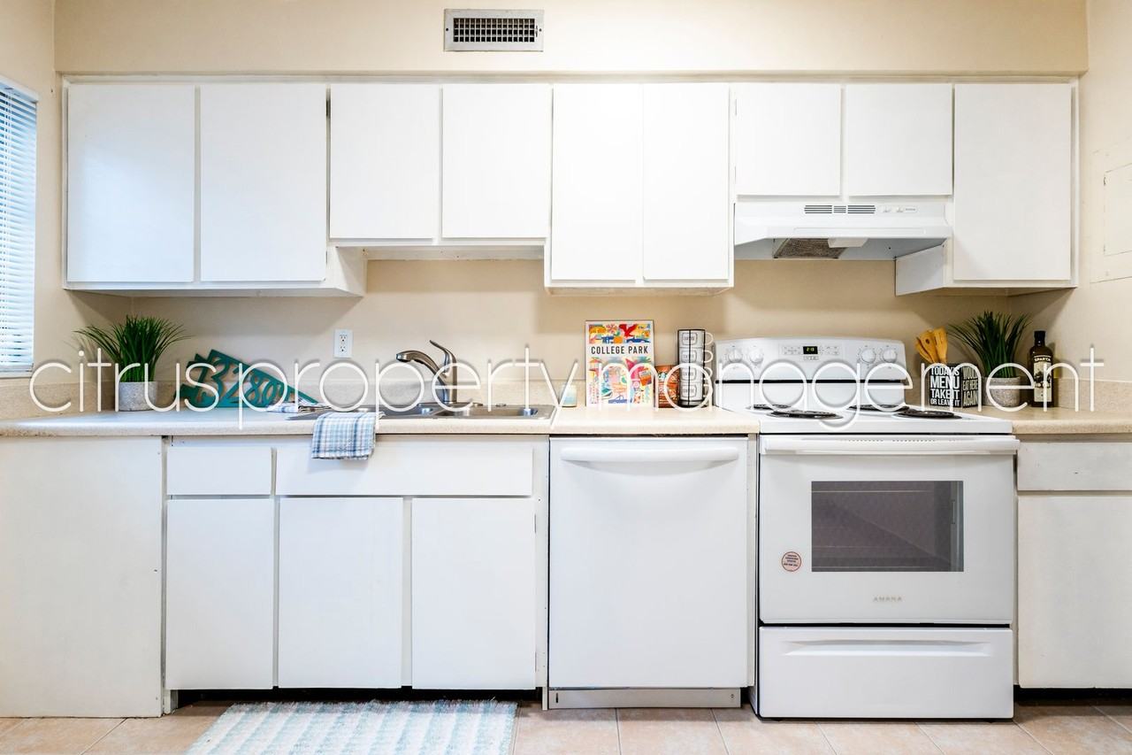 3026 Fairway Ln Apt B - Photo 7 of 24