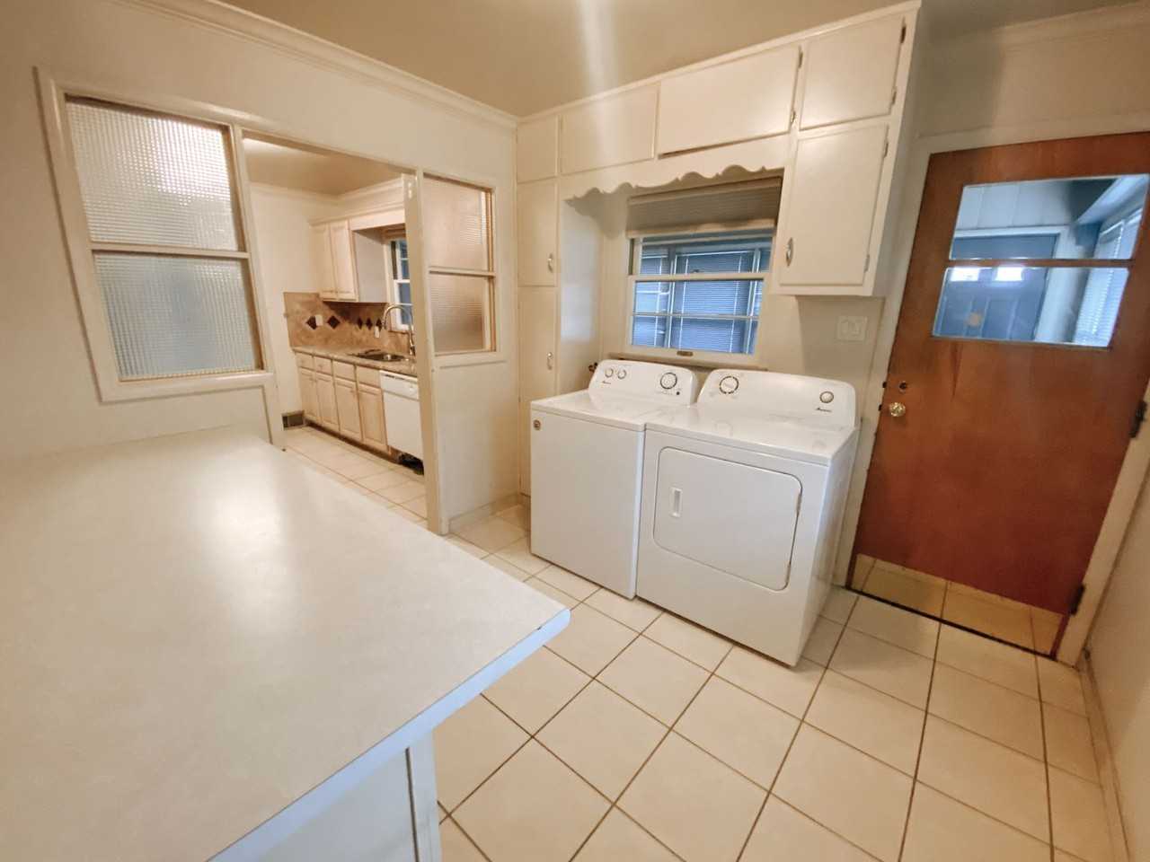 715 Meridian St - Photo 4 of 15