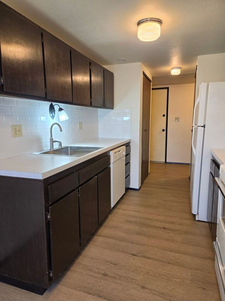 1360 Orleans St - Photo 3 of 13