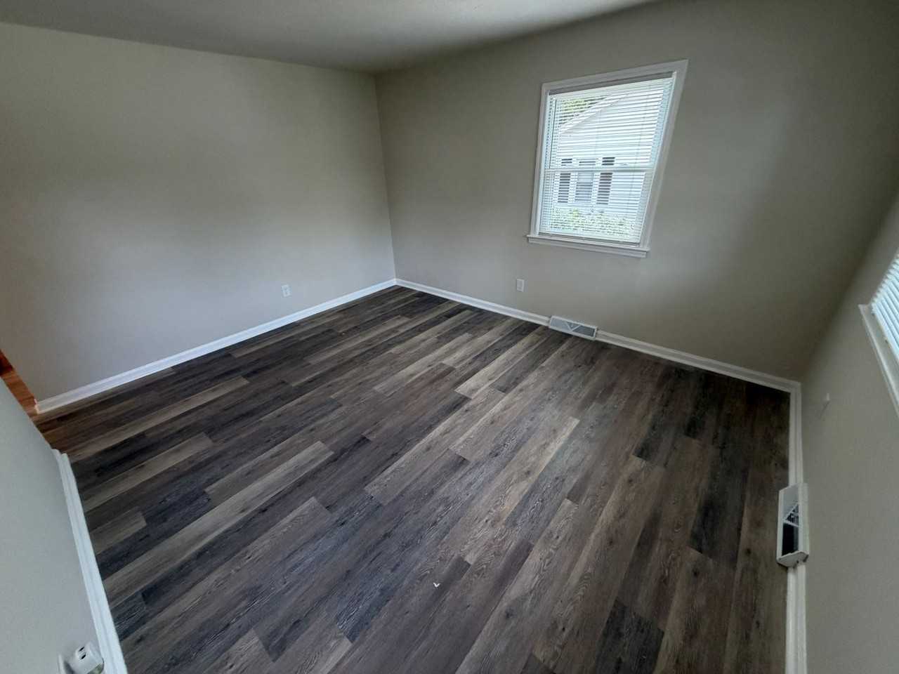 645 Montgomery St - Photo 3 of 18