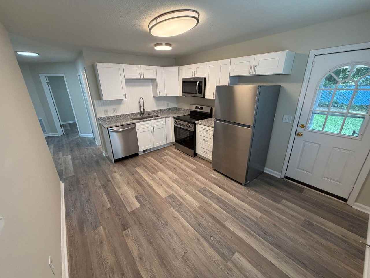 645 Montgomery St - Photo 4 of 18