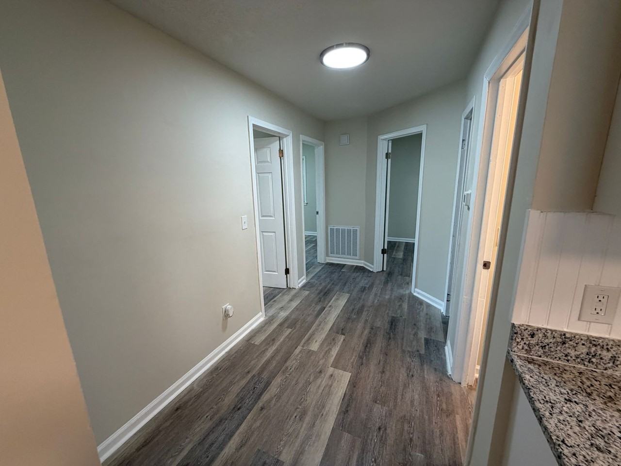 645 Montgomery St - Photo 6 of 18