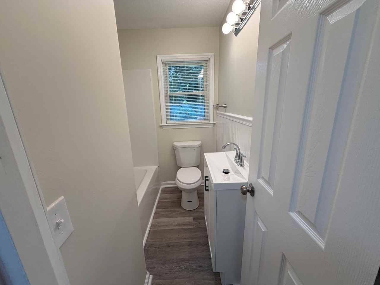 645 Montgomery St - Photo 7 of 18