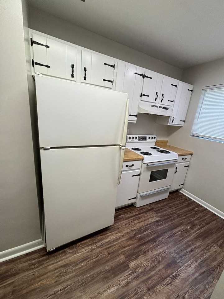 121 Locke St