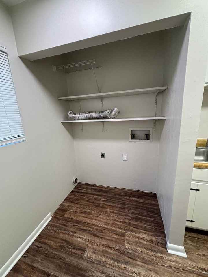 121 Locke St - Photo 3 of 16