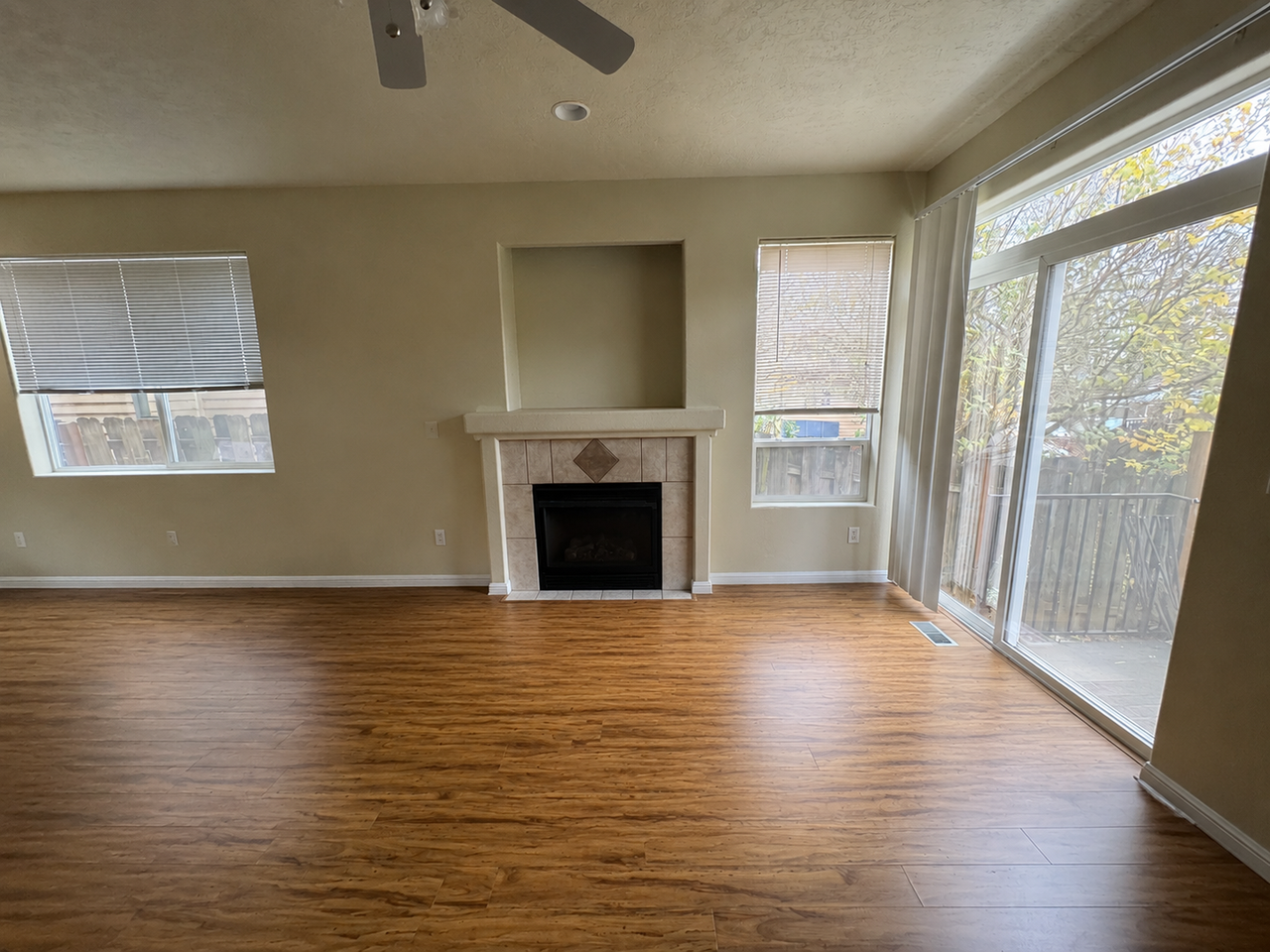 6941 N Smith St - Photo 2 of 5