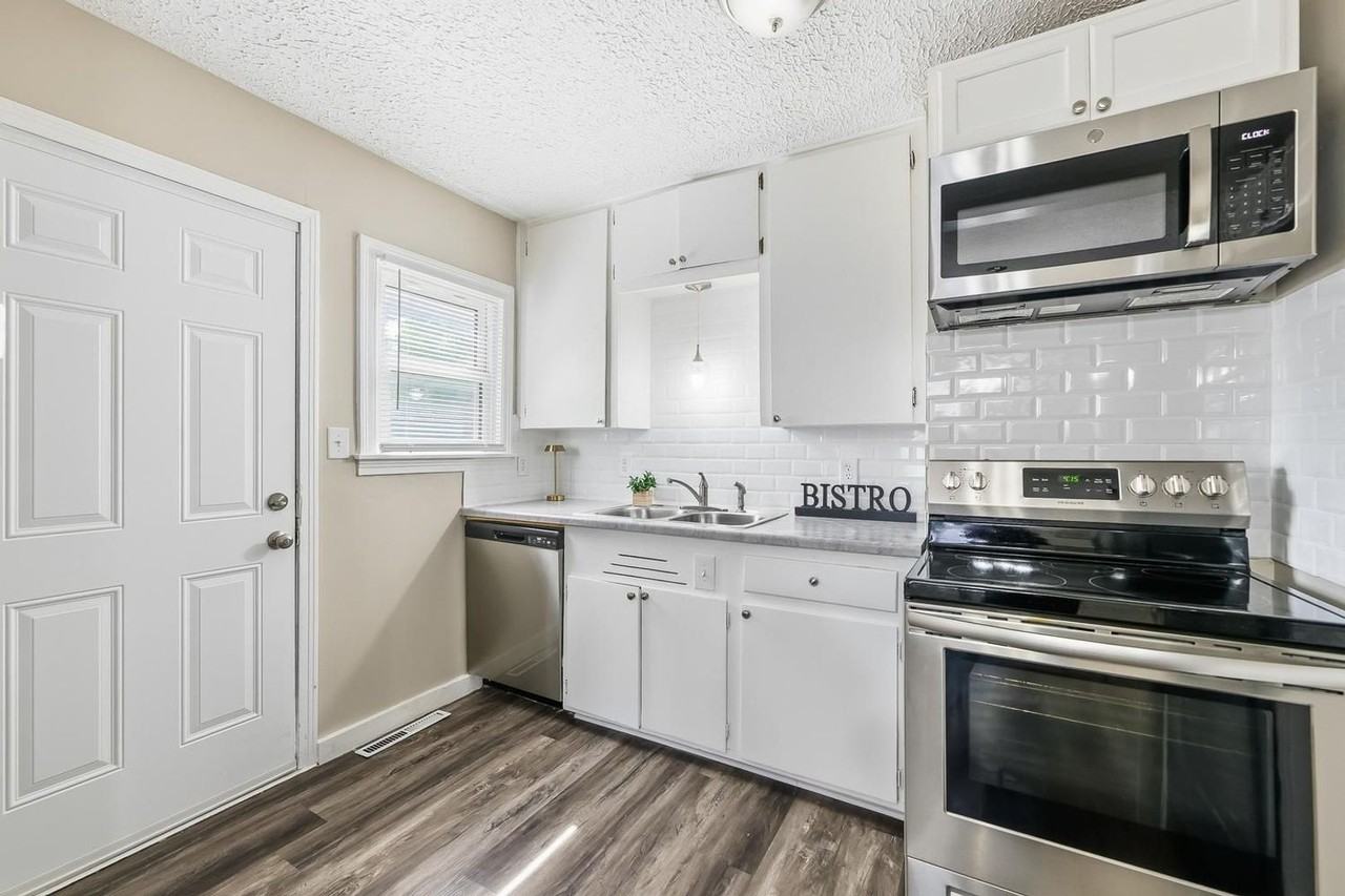 2130 S Victoria St - Photo 6 of 12