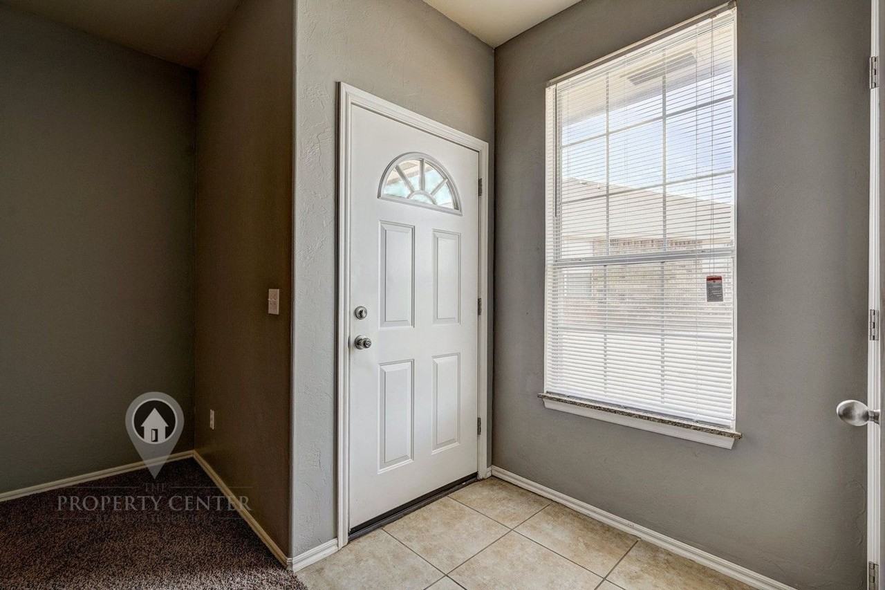 11817 Sw 14th St - Photo 4 of 27