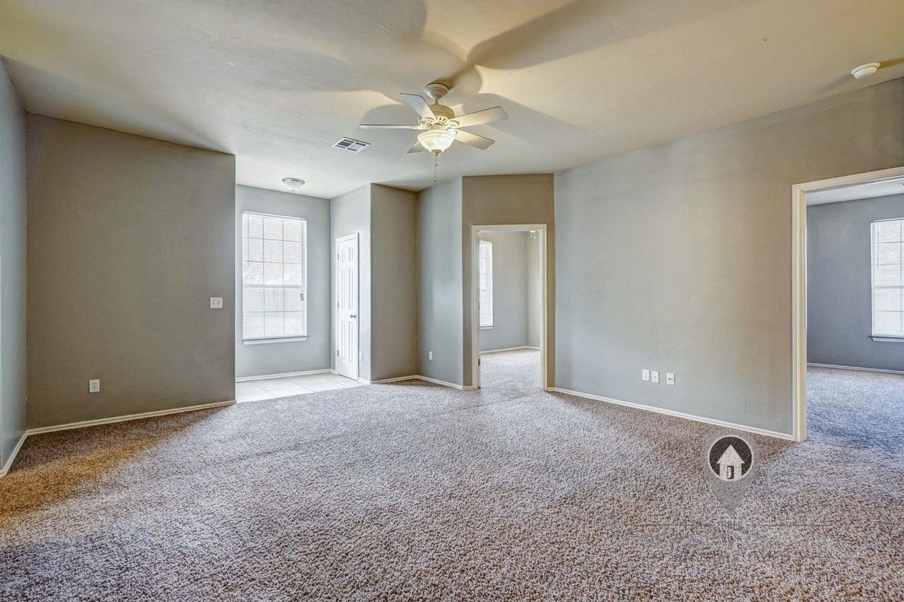 11817 Sw 14th St - Photo 5 of 27