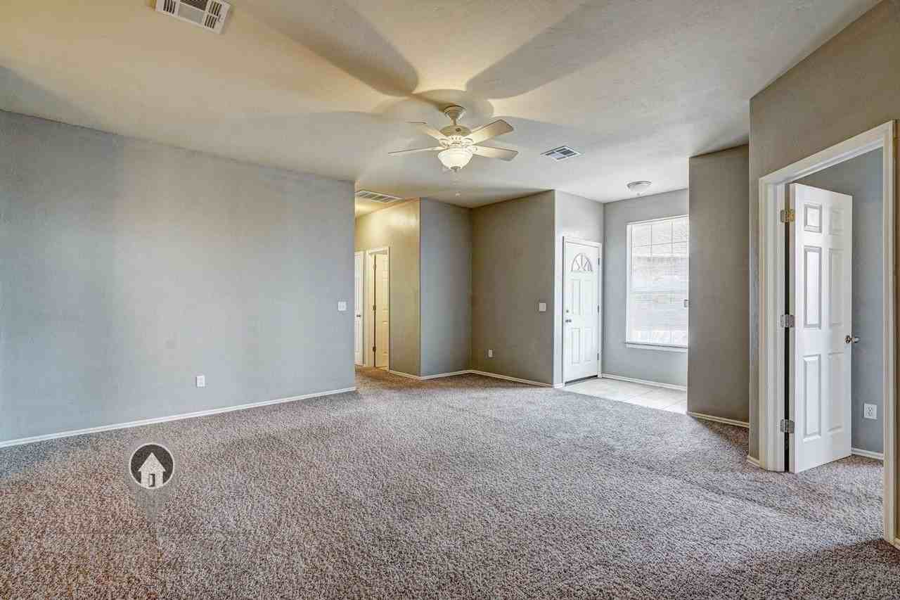 11817 Sw 14th St - Photo 6 of 27
