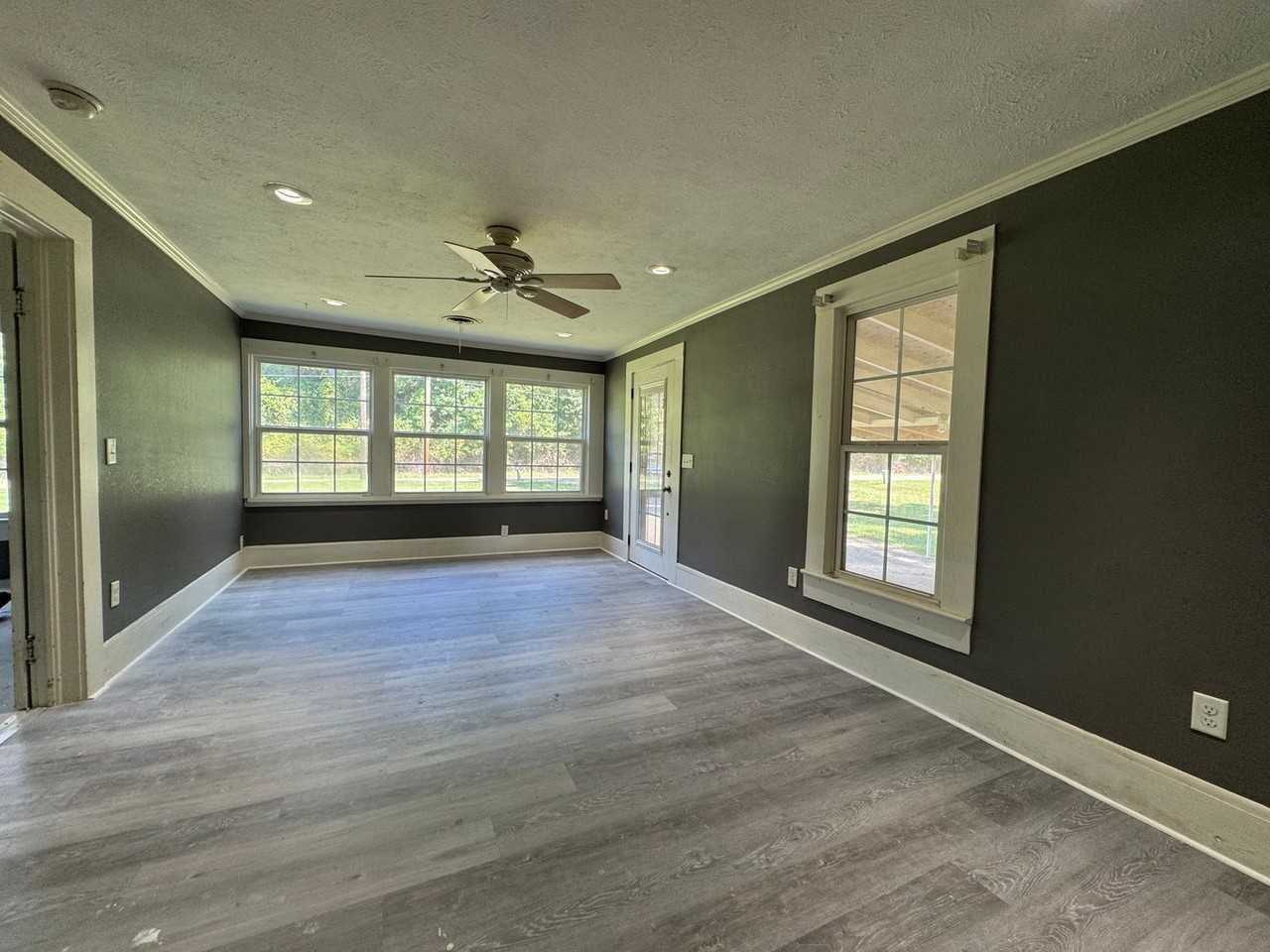 6201 N Park Rd - Photo 2 of 11