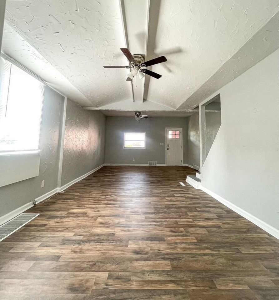 310 Marlow St - Photo 3 of 17