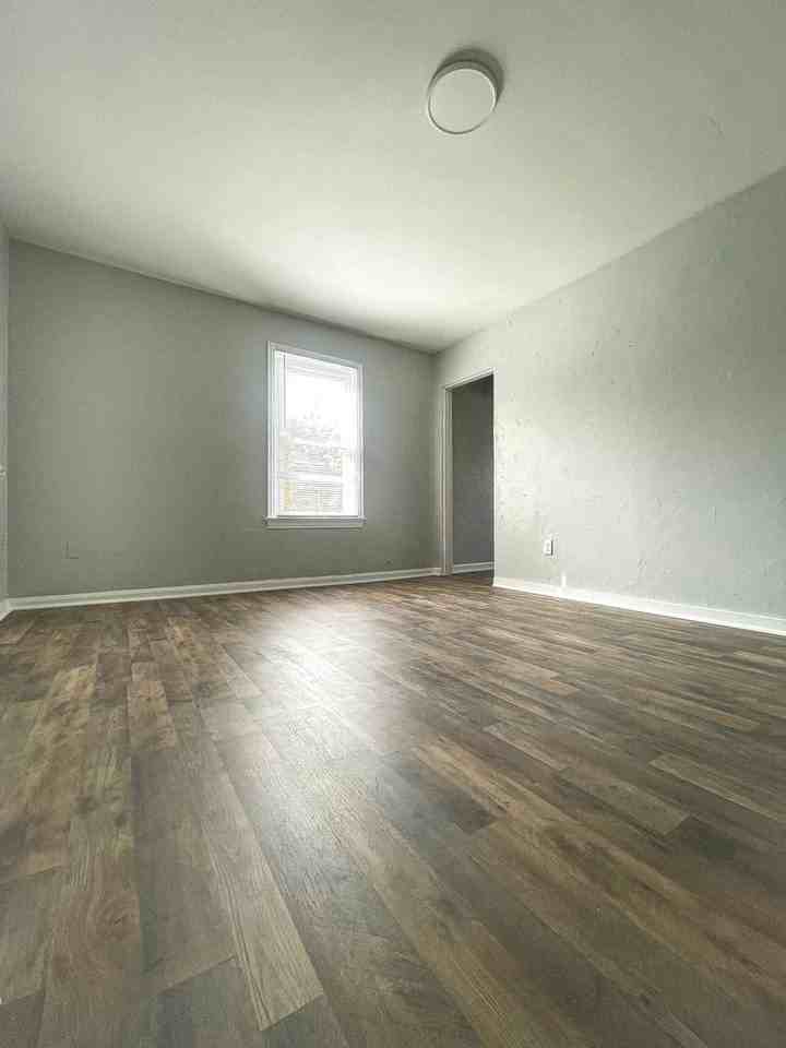 310 Marlow St - Photo 7 of 17