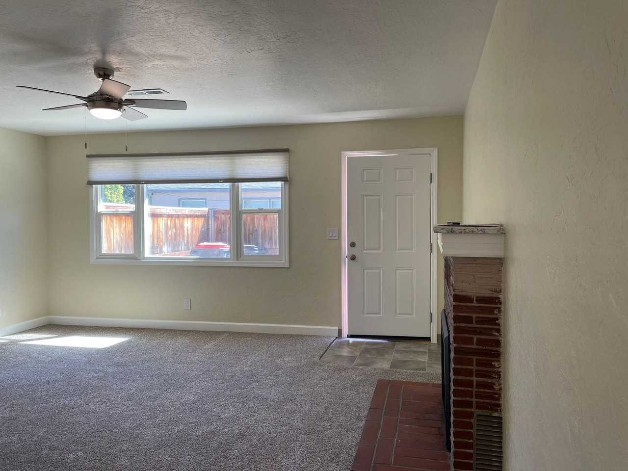 842 E 9th St - Photo 4 of 20