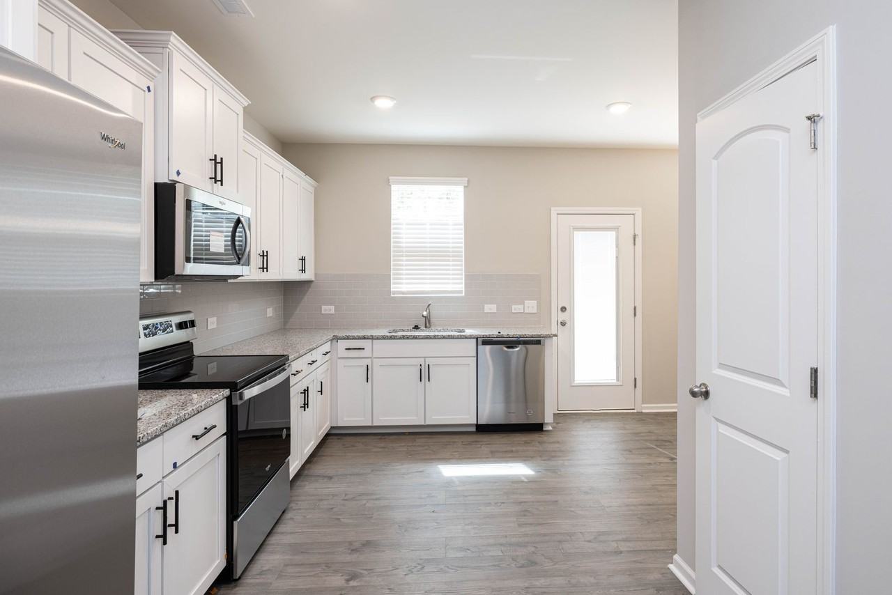 11028 Woodland Creek Way - Photo 5 of 19