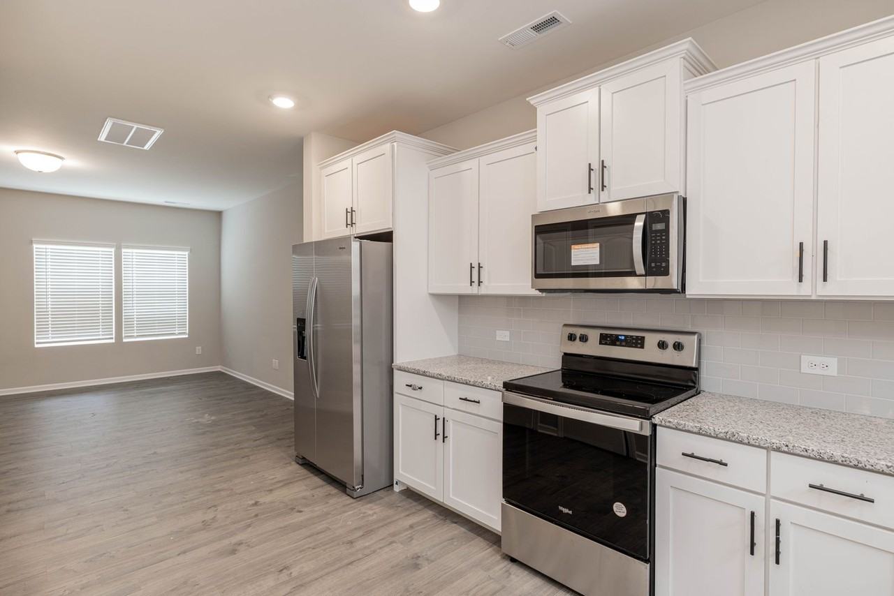 11028 Woodland Creek Way - Photo 6 of 19