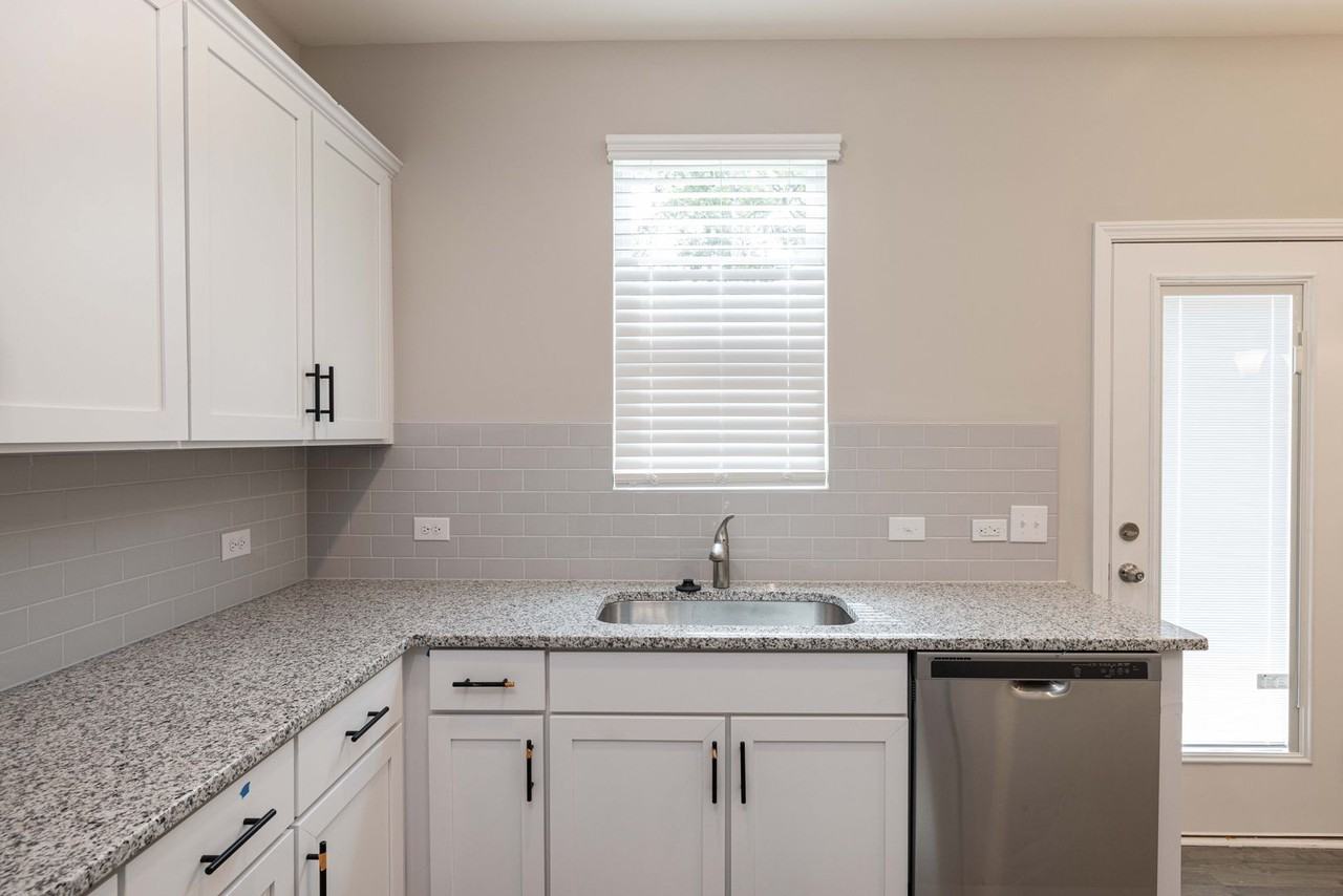 11028 Woodland Creek Way - Photo 7 of 19
