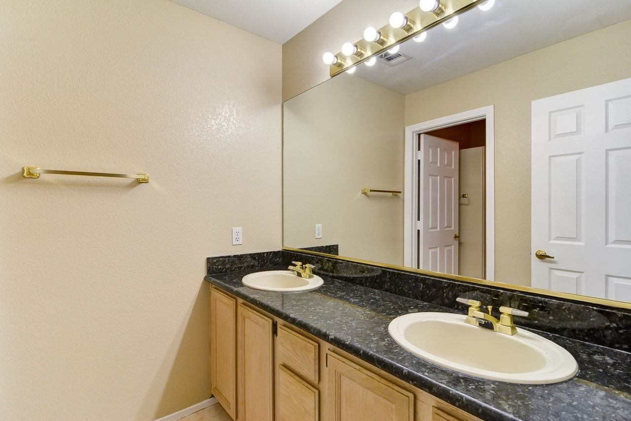 2069 Sapphire Valley Ave - Photo 2 of 16