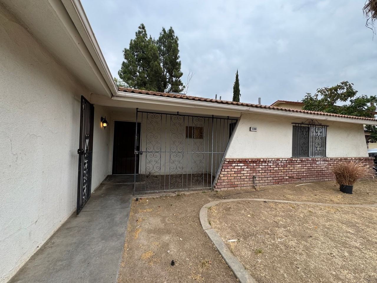 5269 E Washington Ave - Photo 2 of 26