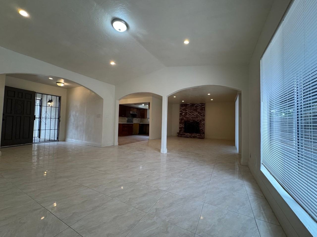 5269 E Washington Ave - Photo 5 of 26