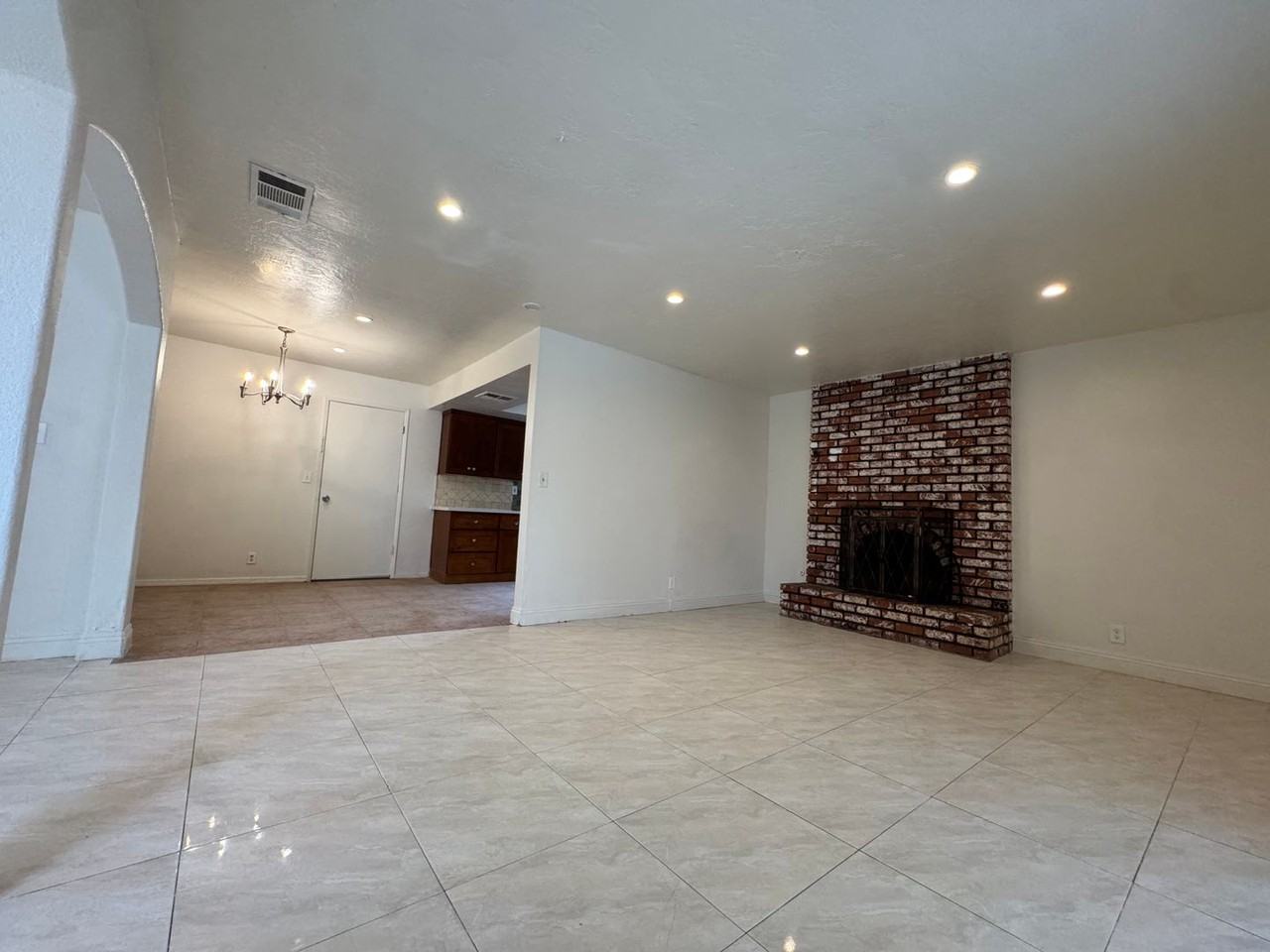 5269 E Washington Ave - Photo 7 of 26