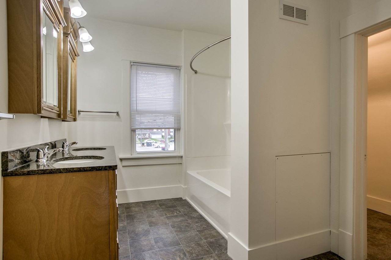 1327 S 13th St - Photo 2 of 22