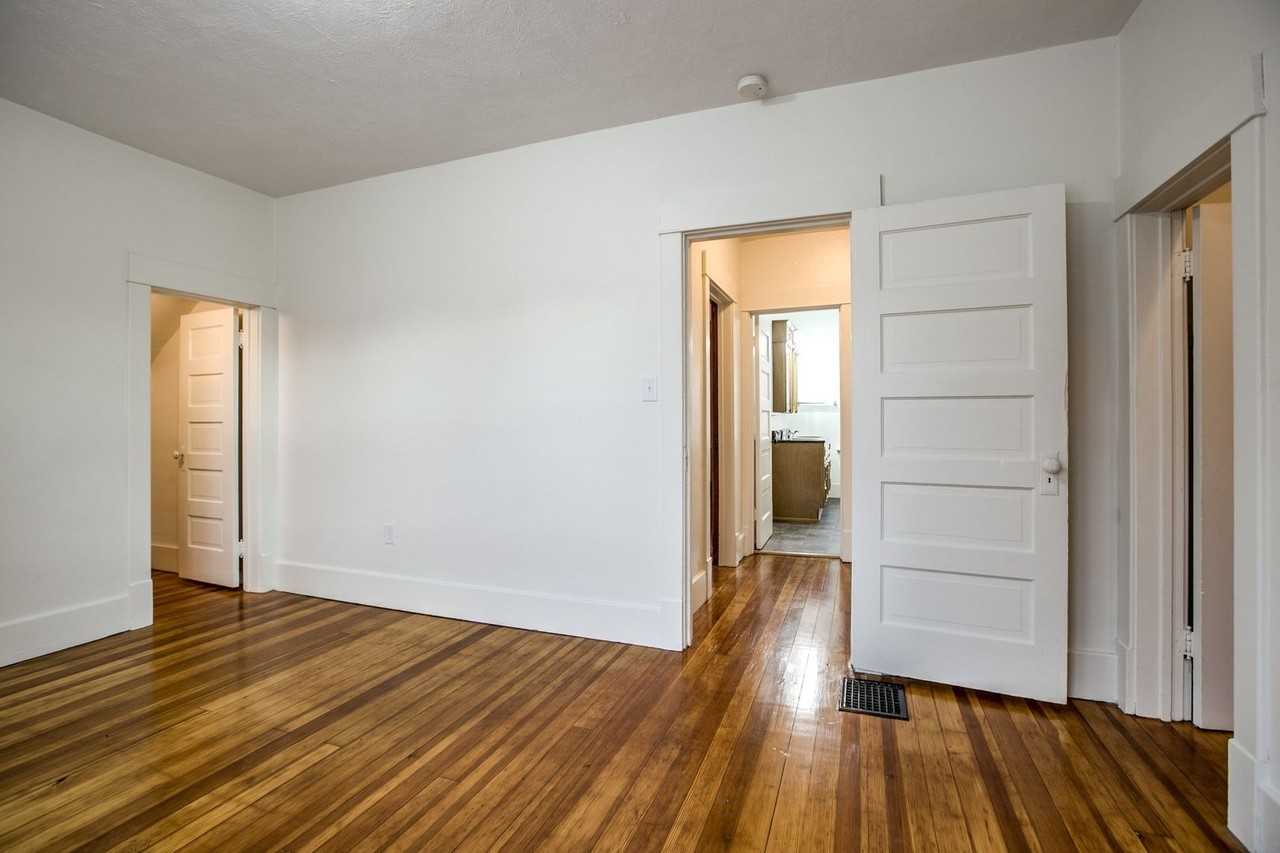 1327 S 13th St - Photo 6 of 22