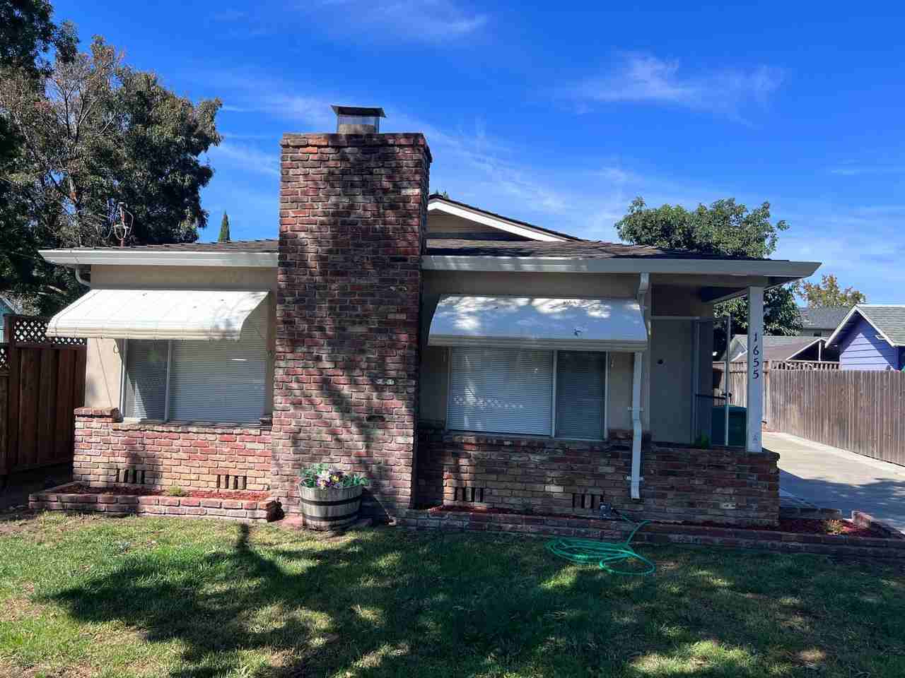 1655 Catherine St - Photo 2 of 24